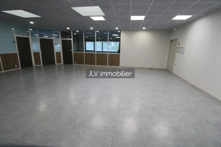 Local commercial à louer à Bergues, 192 m²