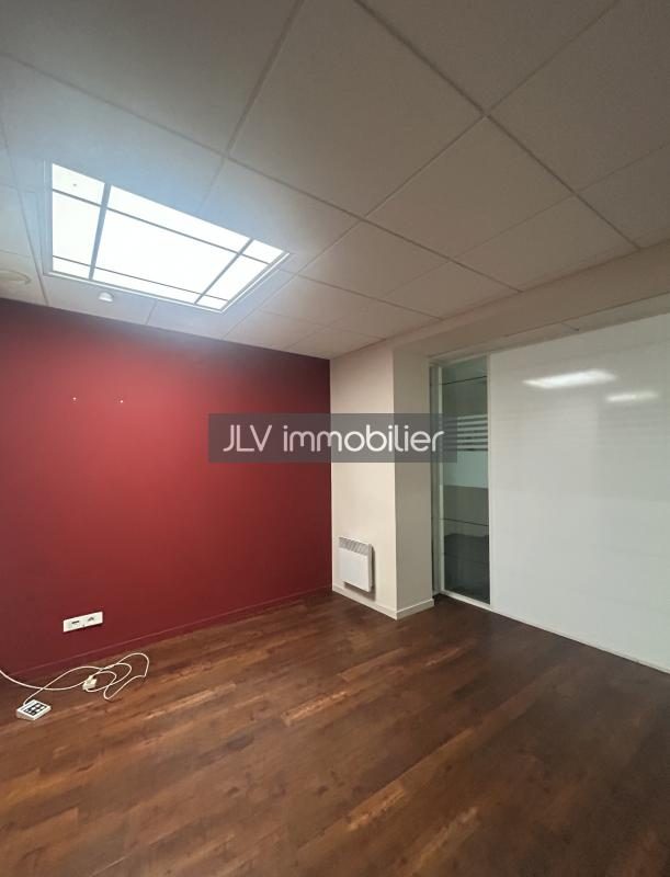 Local commercial à louer à Bergues, 150 m² — photo 2
