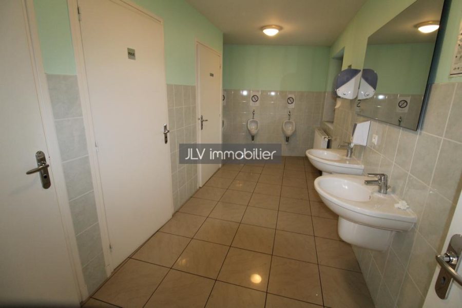 Local commercial à louer à Bergues, 192 m² — photo 2