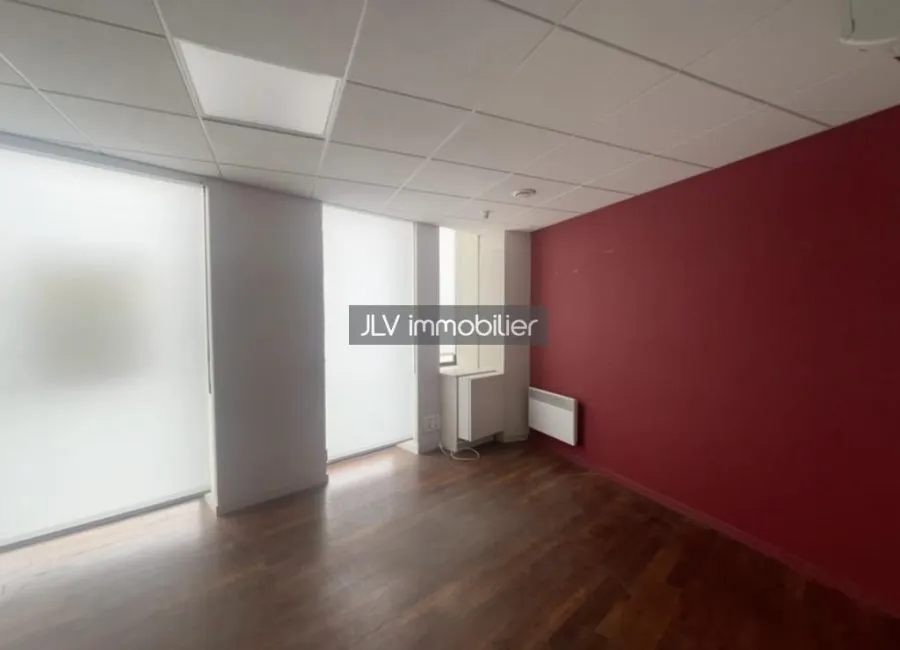 Local commercial à louer à Bergues, 150 m²